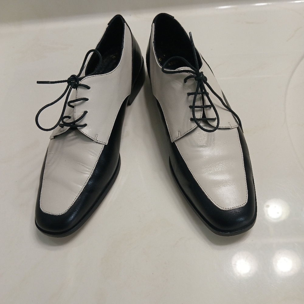 Amalfi by Rangoni Abby Black/Off-White Leather Oxfords. Made In Italy Size 7.5B.